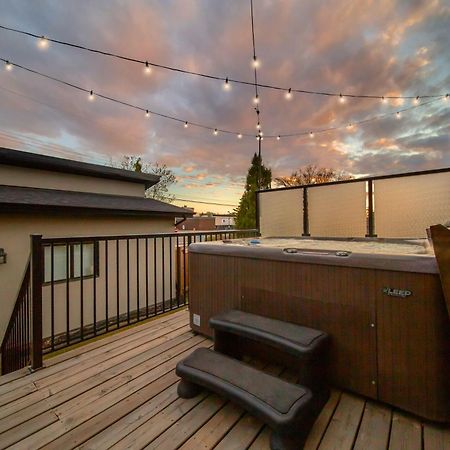 Bright Modern Home - King Bed - Free Parking - Fireplace - Fast Wi-Fi - Free Netflix Edmonton Buitenkant foto
