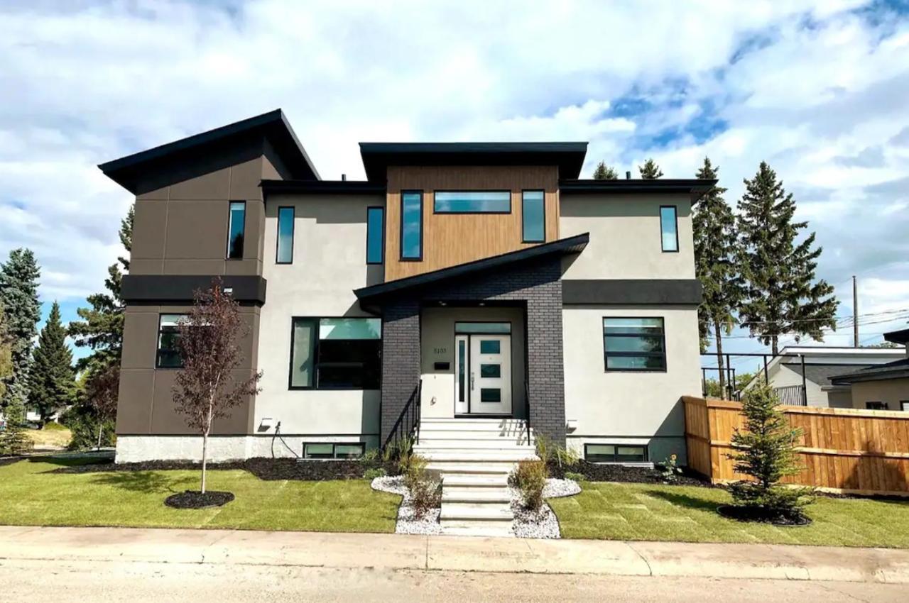 Bright Modern Home - King Bed - Free Parking - Fireplace - Fast Wi-Fi - Free Netflix Edmonton Buitenkant foto
